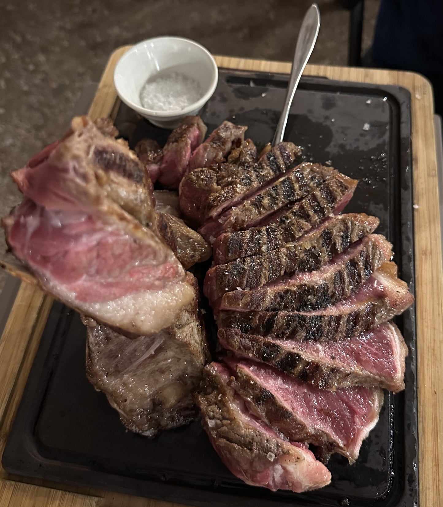 Costata di Chianina: Das legendäre Fleischerlebnis der Toskana - Ein Gourmet-Führer für Schweizer Feinschmecker